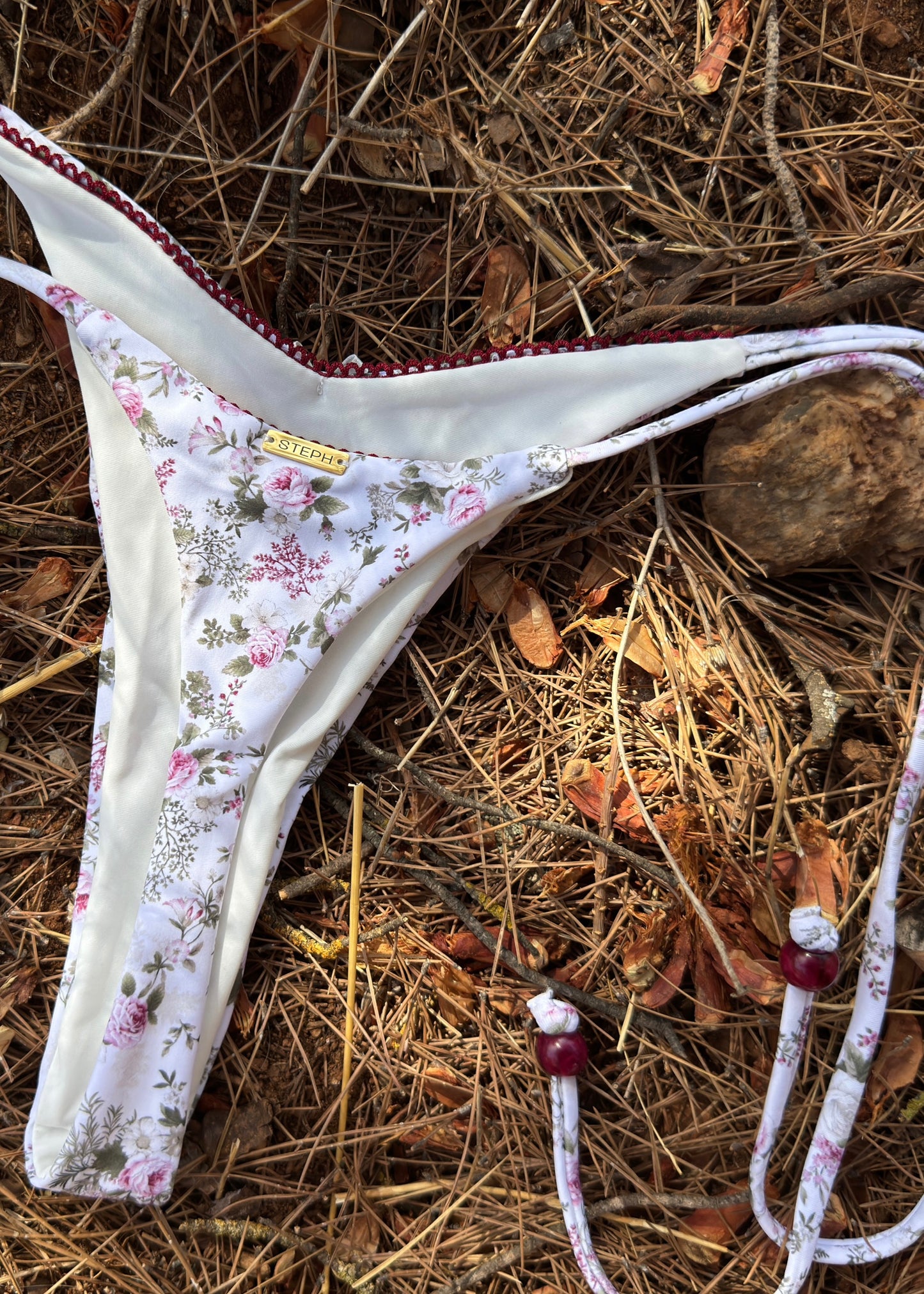 DAHLIA THONG