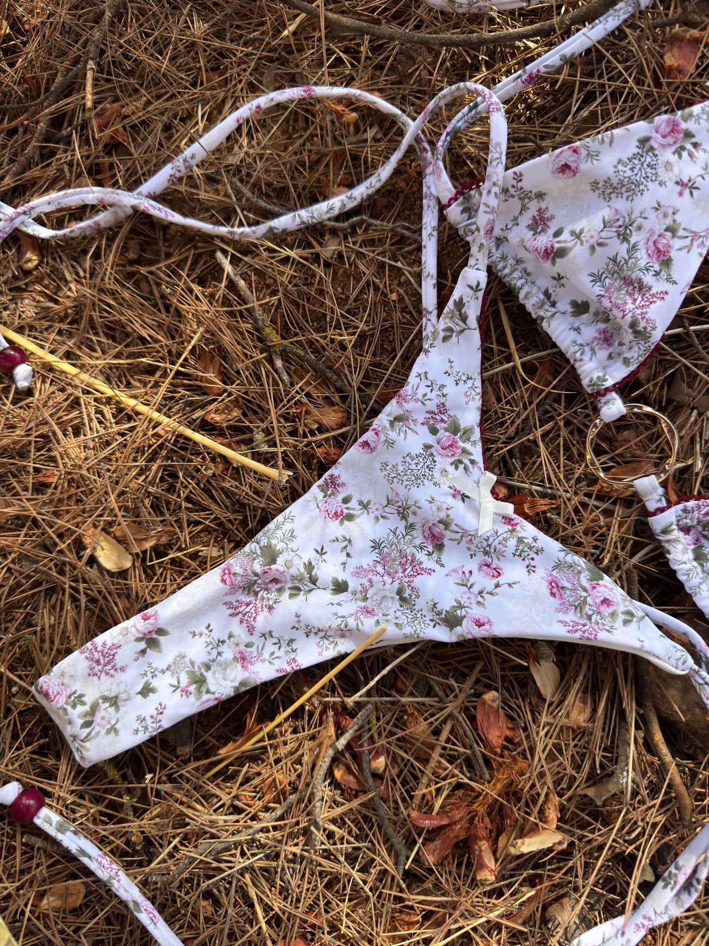 DAHLIA THONG